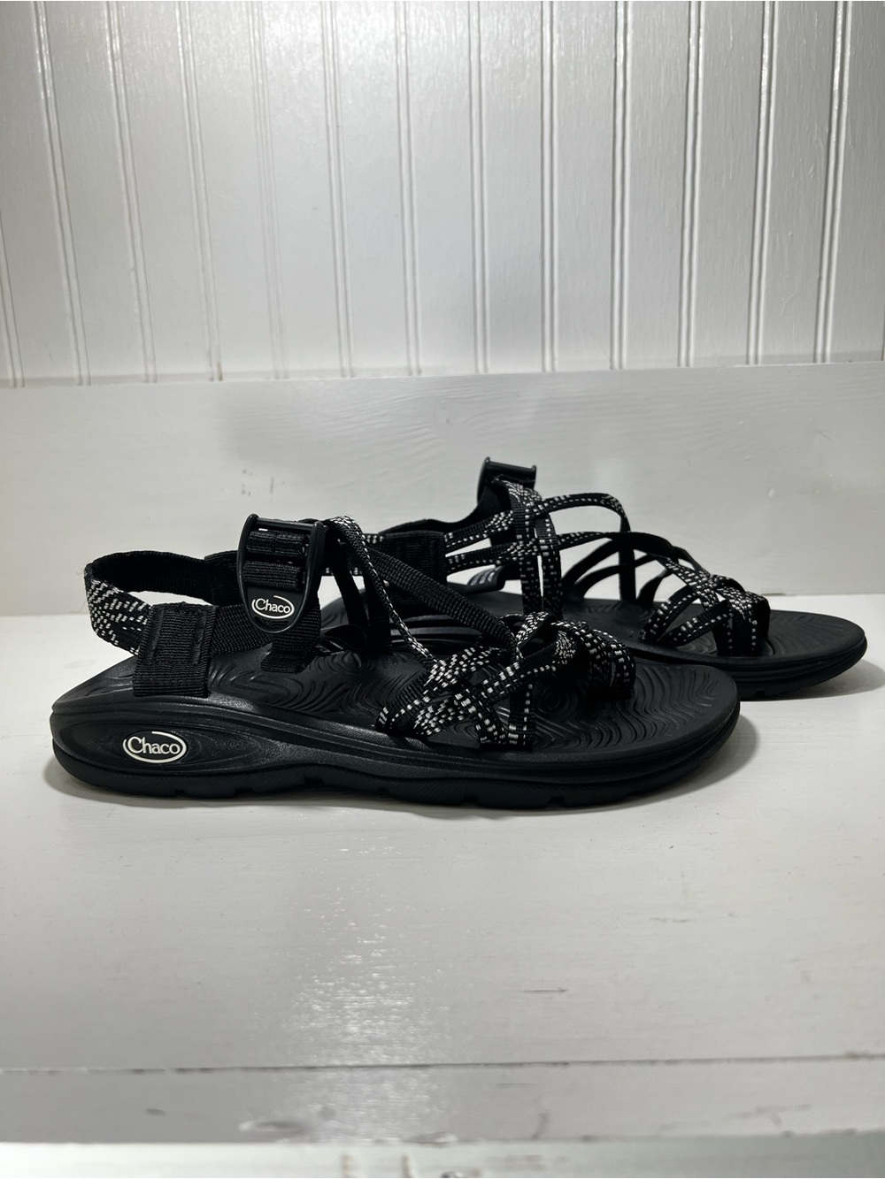Chaco Z/Volv X2 Sandals Dash Black White Double Strap Toe Loop Women's Size 8